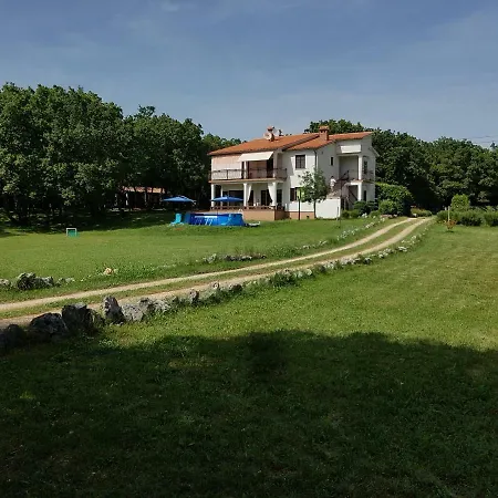 Roberta Apartment