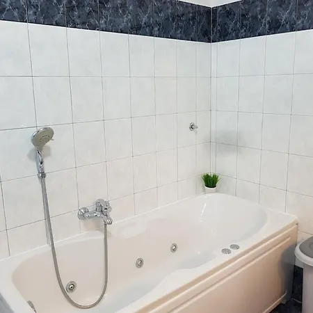Roberta Apartment *